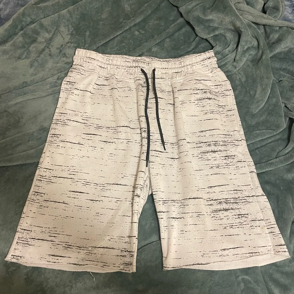 Men's White and Black Casual Shorts - Picture 1 of 6